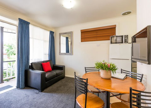 Graham Apartments - Accommodation NT 33