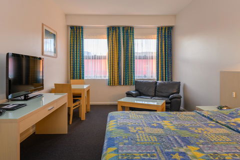 Mayfair Plaza Motel And Apartments - NT Tourism 10