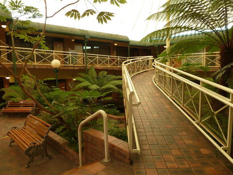 Mayfair Plaza Motel And Apartments - NT Tourism 0