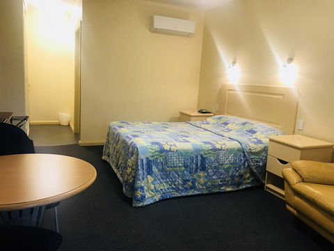 Mayfair Plaza Motel And Apartments - NT Tourism 7