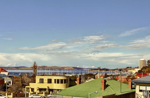 Mayfair Plaza Motel And Apartments - NT Tourism 1