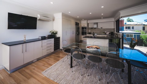Russell House - Accommodation NT 24