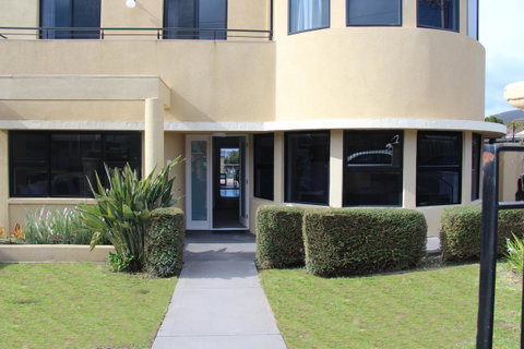 Russell House - Accommodation NT 1