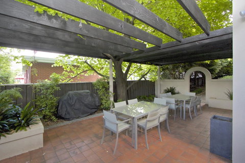 Grosvenor Court Apartments - Accommodation NT 29