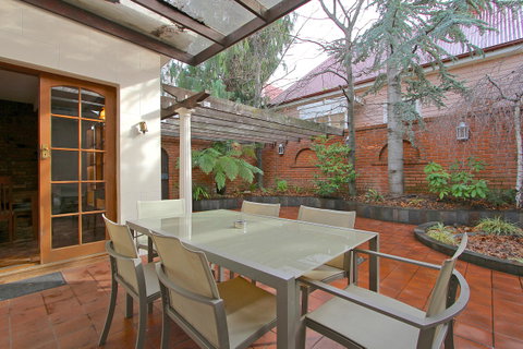 Grosvenor Court Apartments - Accommodation NT 18