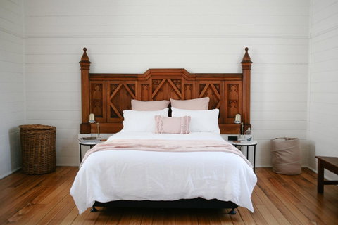 Old White Church Bed & Breakfast - Accommodation NT 25