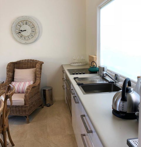 NEW: Tranquil Retreat -The Barn House Ingleside, Northern Beaches - NT Tourism 3