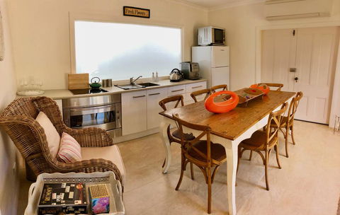 NEW: Tranquil Retreat -The Barn House Ingleside, Northern Beaches - NT Tourism 2