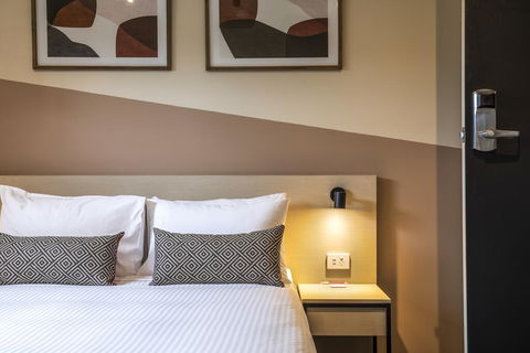 Nightcap At Manhattan Hotel - Accommodation NT 2