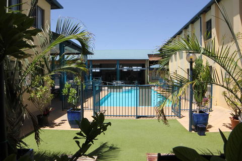 Ningaloo Coral Bay Backpackers - NT Tourism 2