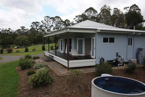 Noosa Hinterland Country Cottage 'Tru-Blu' - Accommodation NT 2