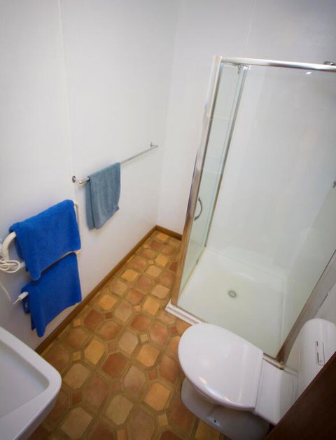 Nornalup Riverside Chalet - Accommodation NT 3