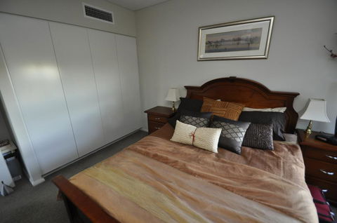 NORTH SYDNEY FULLY SELF CONTAINED MODERN 2 BED APARTMENT (16WAL) - Accommodation NT 2
