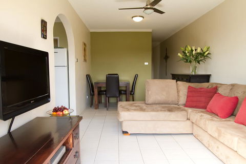 Oaks Apartment At Dee Why Beach - Accommodation NT 1