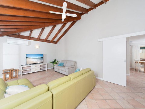 Occy's @ Fingal Bay - Accommodation NT 1