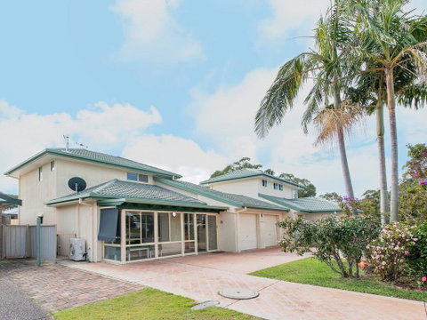 Occy's @ Fingal Bay - Accommodation NT 2