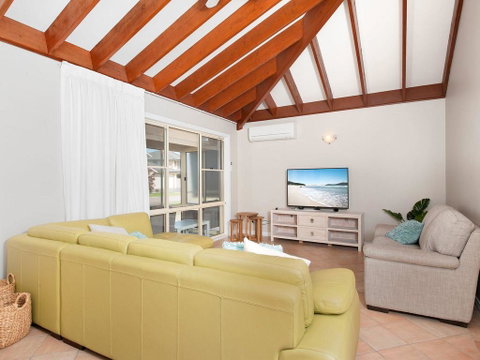 Occy's @ Fingal Bay - Accommodation NT 0