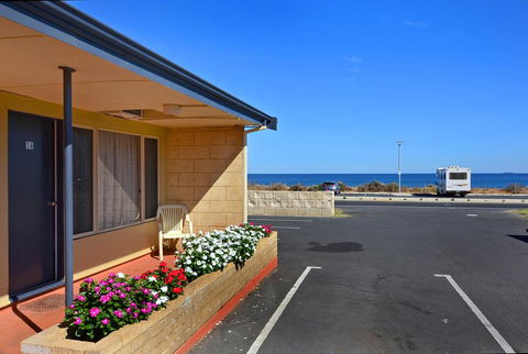 Ocean Drive Motel - NT Tourism 0