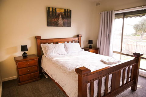 Ocean Views - Accommodation NT 2