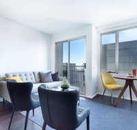 Oliver Stylish City Views near Graffiti Laneways - Accommodation NT