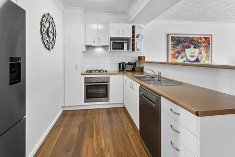 One-Bed Apartment With Balcony And Parking Near CBD - Accommodation NT 3