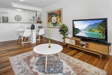 One-Bed Apartment With Balcony And Parking Near CBD - Accommodation NT 2