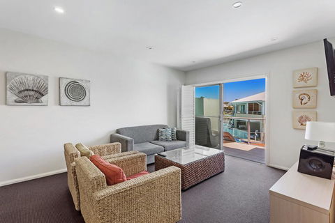 Pacific Blue Apartment, 244/265 Sandy Point Rd - NT Tourism 1
