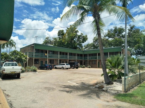 Palm Court Backpackers - NT Tourism 0
