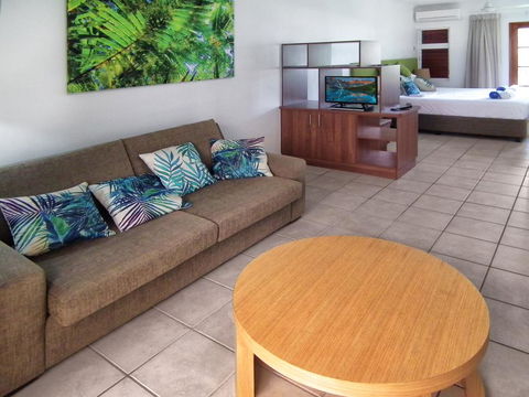 Palm Cove Beach Retreat - NT Tourism 3