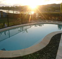 Palm Lakeside Holiday Home - Bowen Whitsundays Queensland - Accommodation NT