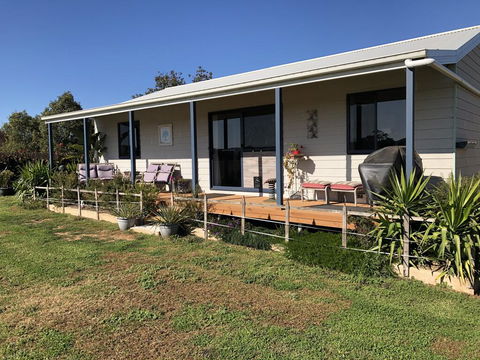 PANORAMA @ Lismar Lodge - NT Tourism 0