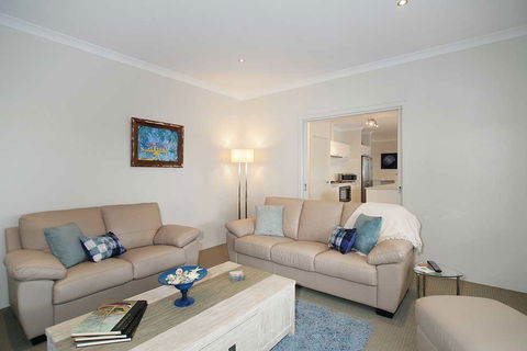 Penguin 4 Bedroom House By Shoalwater Executive Homes - NT Tourism 3