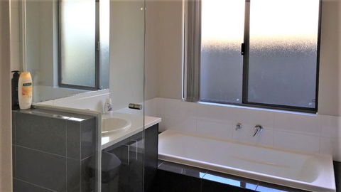 Perth Urban Vacation Home - Close To City & Airport - NT Tourism 1
