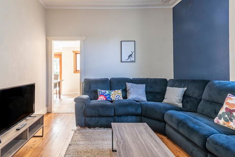 PET FRIENDLY FAMILY HOME WILLOUGHBY - Accommodation NT 3