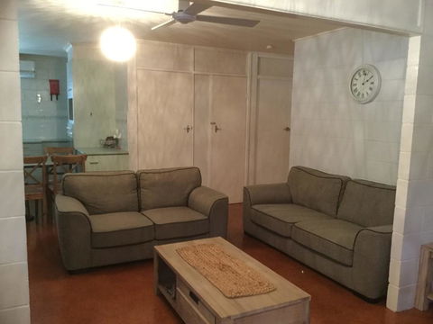 Pet Friendly Home Walking Distance To Surf Beach - North St, Woorim - Accommodation NT 2