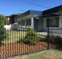 Pet Friendly home walking distance to Surf Beach - North St Woorim - Accommodation NT