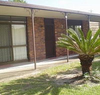 Pet friendly lowset home with room for a boat Wattle Ave Bongaree - Accommodation NT