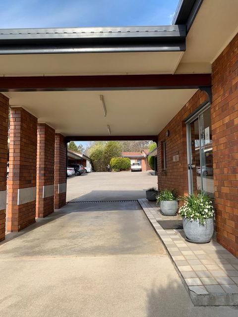 Peter Allen Motor Inn - NT Tourism 1