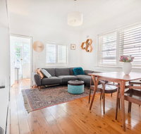 Picturesque Bellevue Hill 2BR Apt. Courtyard - Accommodation NT