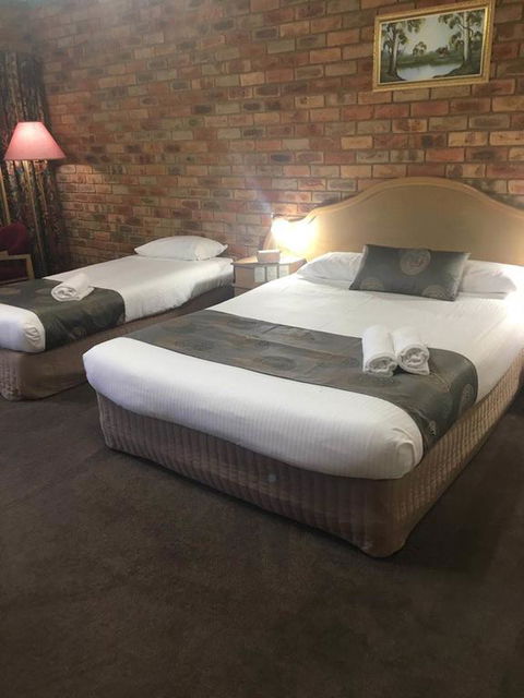 Pines Country Club Motor Inn - Accommodation NT 3