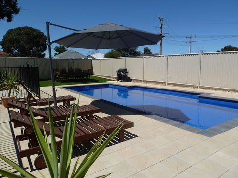 Ploughmans Motor Inn - Accommodation NT 0
