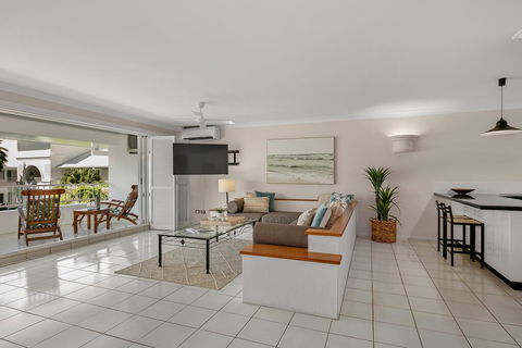 Poolside Apt In Alamanda Beachfront Resort (88) - NT Tourism 3