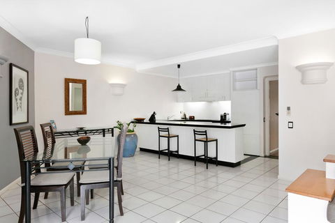 Poolside Apt In Alamanda Beachfront Resort 74 - NT Tourism 3