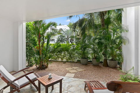 Poolside Apt. In Alamanda Beachfront Resort (41) - NT Tourism 3