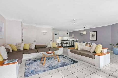 Poolside Apt. In Alamanda Beachfront Resort (41) - NT Tourism 2