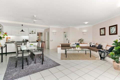 Poolside Apt. In Alamanda Beachfront Resort (54) - NT Tourism 3