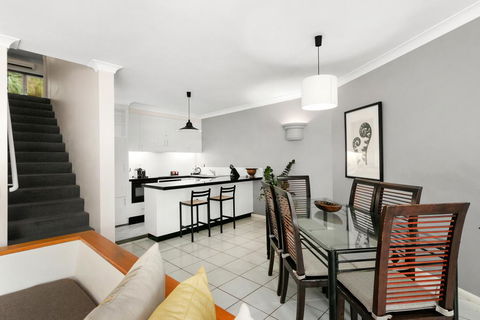 Poolside Apt. In Alamanda Beachfront Resort (55) - NT Tourism 2