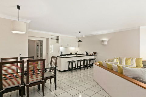 Poolside Apt. In Alamanda Beachfront Resort (62) - Accommodation NT 3
