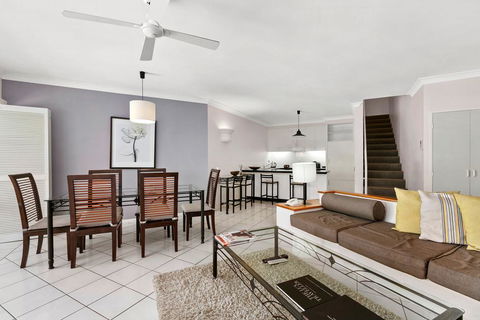 Poolside Apt. In Alamanda Beachfront Resort (67) - NT Tourism 2
