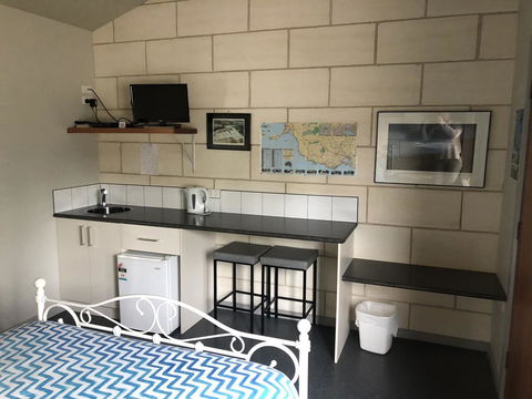 Port Campbell Guesthouse & Flash Packers - Accommodation NT 1